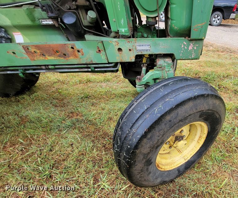 image for item HF9356 1979 John Deere 2840  tractor