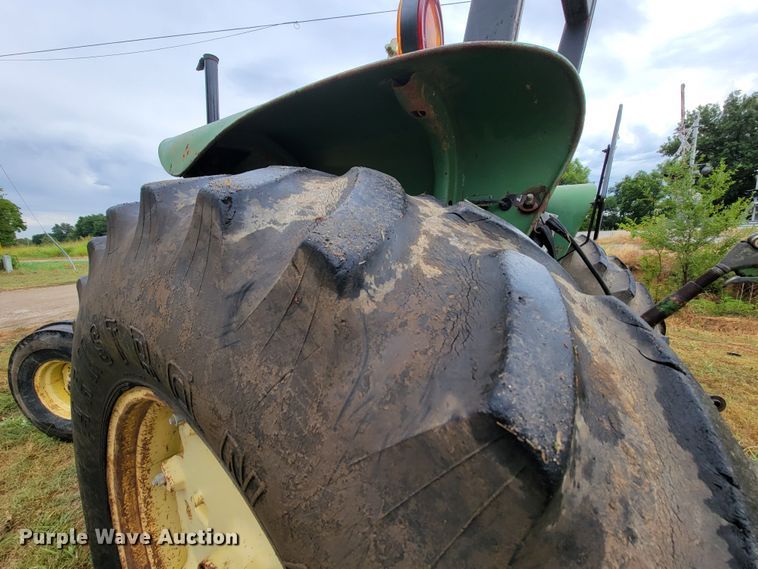 image for item HF9356 1979 John Deere 2840  tractor