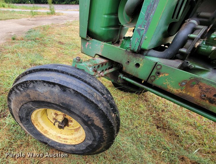 image for item HF9356 1979 John Deere 2840  tractor