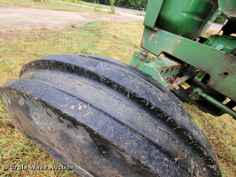 image for item HF9356 1979 John Deere 2840  tractor