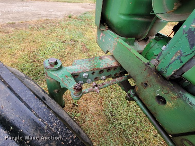 image for item HF9356 1979 John Deere 2840  tractor