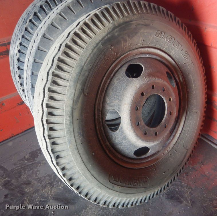 image for item HU9432 (6) 9.00-20 tires and wheels