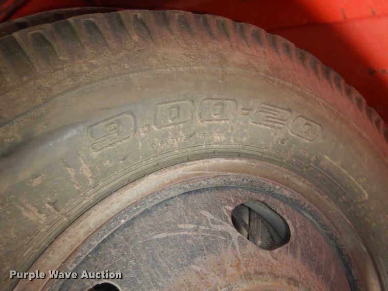 image for item HU9432 (6) 9.00-20 tires and wheels