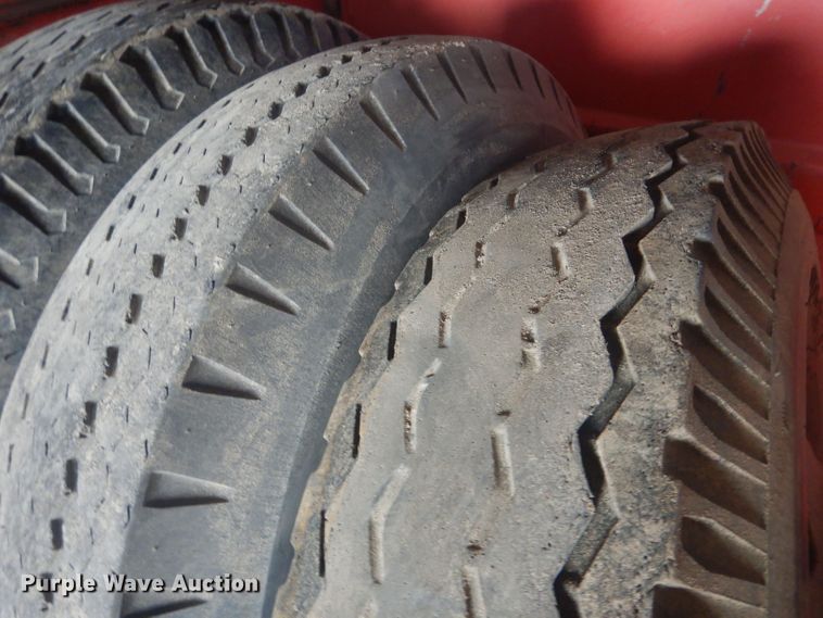 image for item HU9432 (6) 9.00-20 tires and wheels