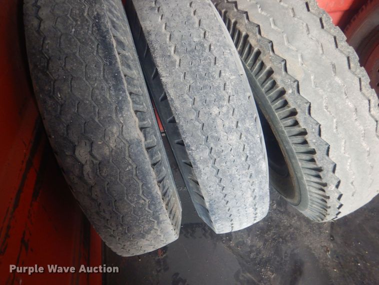 image for item HU9432 (6) 9.00-20 tires and wheels