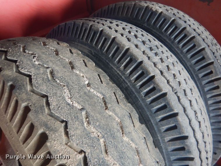 image for item HU9432 (6) 9.00-20 tires and wheels