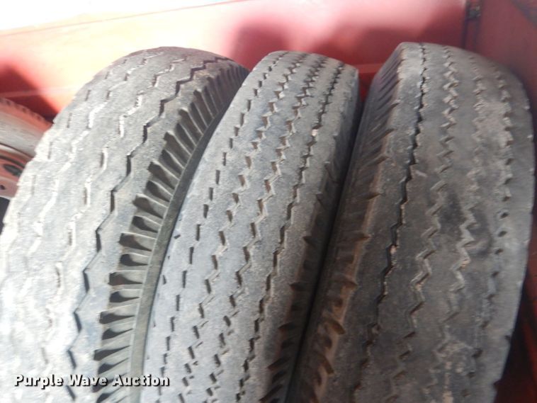 image for item HU9432 (6) 9.00-20 tires and wheels