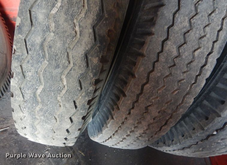 image for item HU9432 (6) 9.00-20 tires and wheels