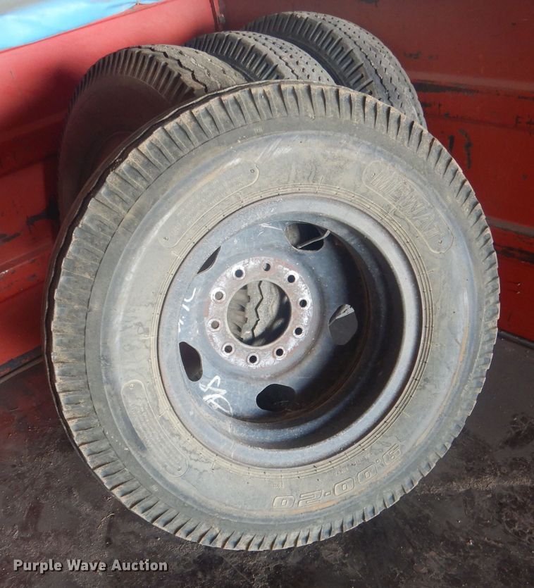 image for item HU9432 (6) 9.00-20 tires and wheels