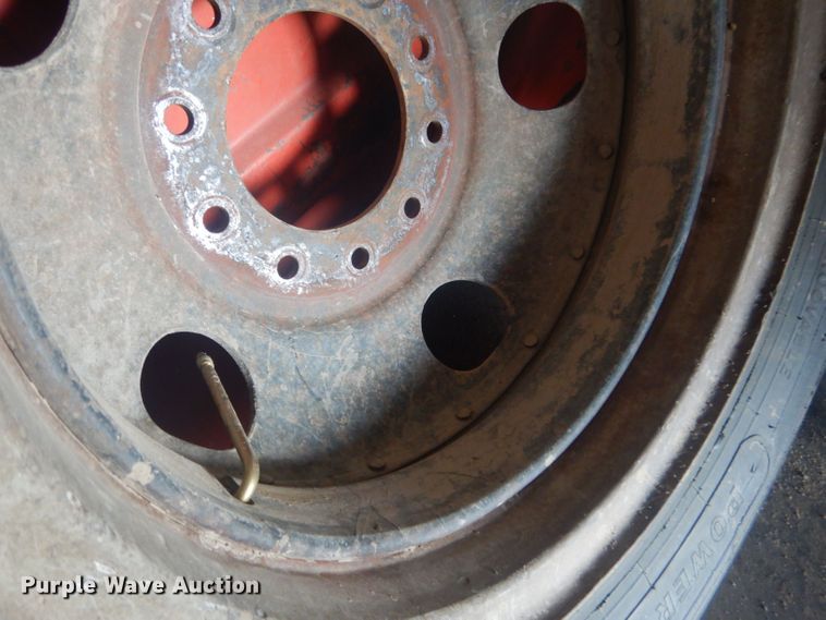 image for item HU9432 (6) 9.00-20 tires and wheels