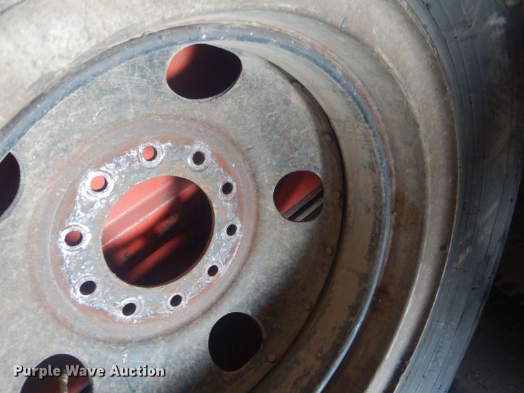 image for item HU9432 (6) 9.00-20 tires and wheels