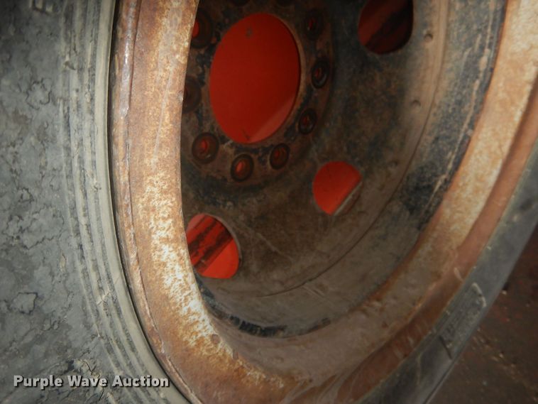 image for item HU9432 (6) 9.00-20 tires and wheels