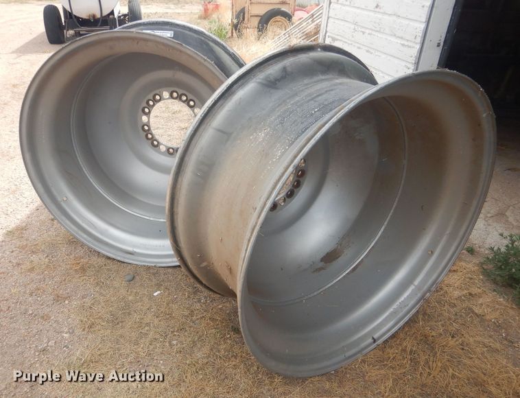 image for item HU9433 (2) Titan combine wheels