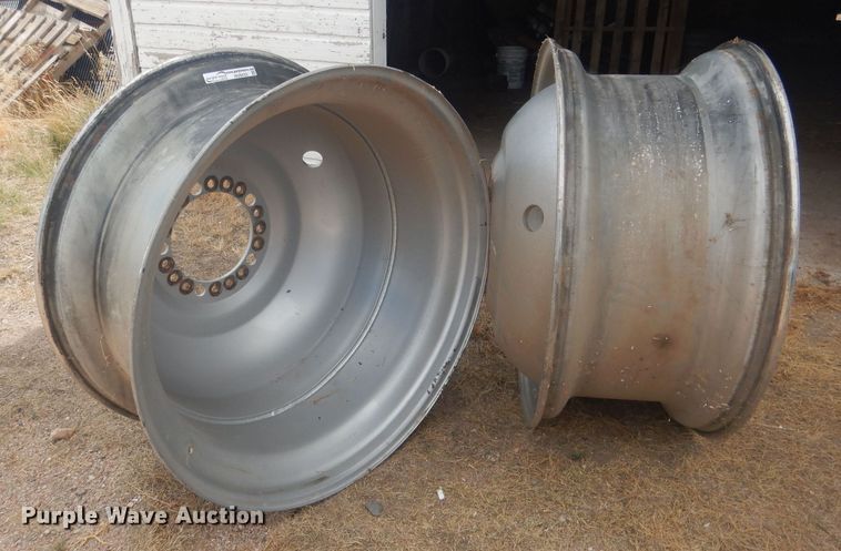 image for item HU9433 (2) Titan combine wheels