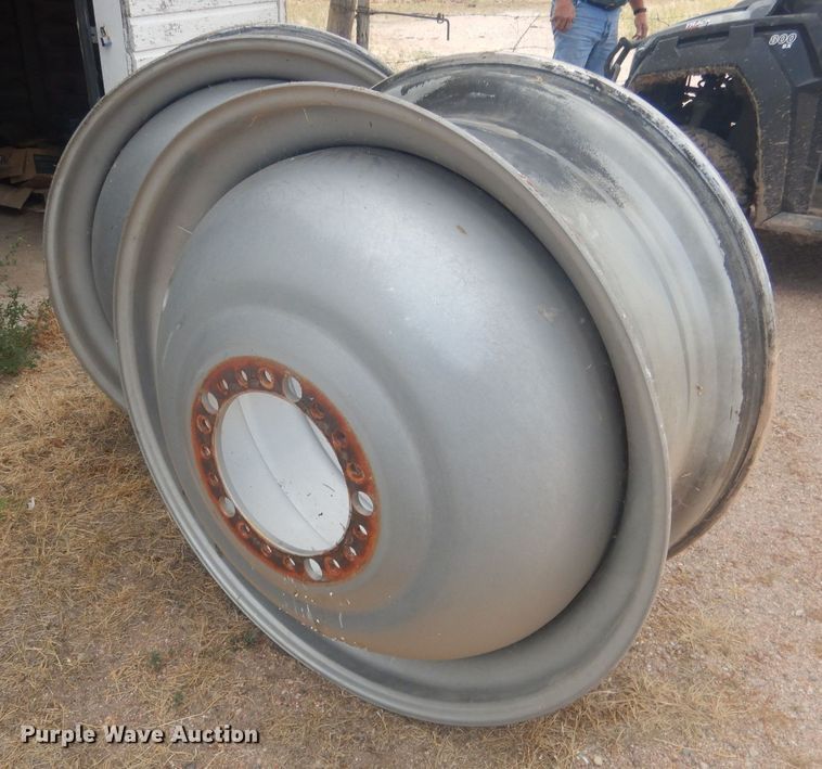 image for item HU9433 (2) Titan combine wheels