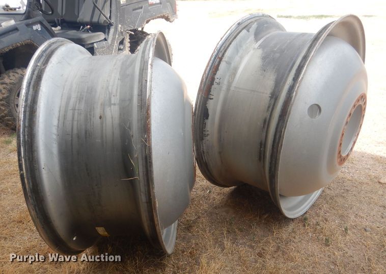 image for item HU9433 (2) Titan combine wheels
