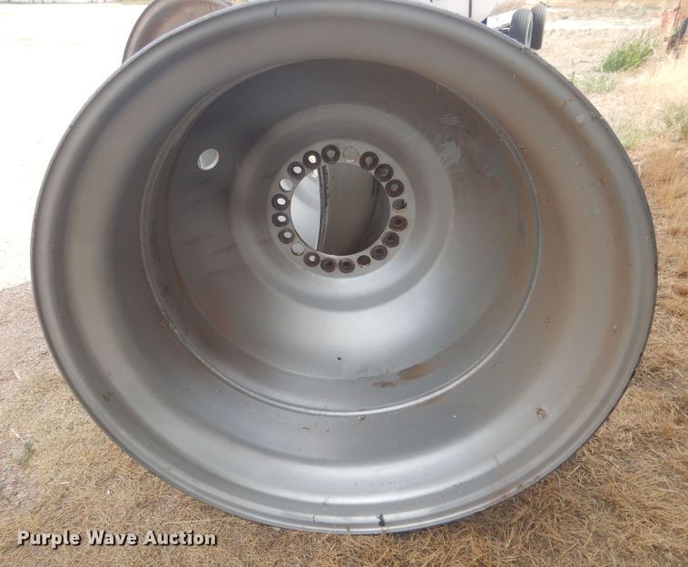 image for item HU9433 (2) Titan combine wheels