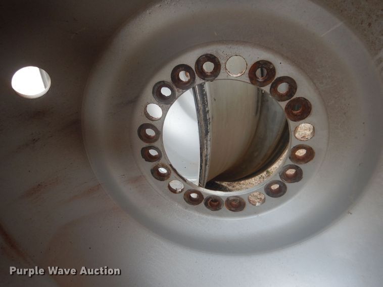 image for item HU9433 (2) Titan combine wheels