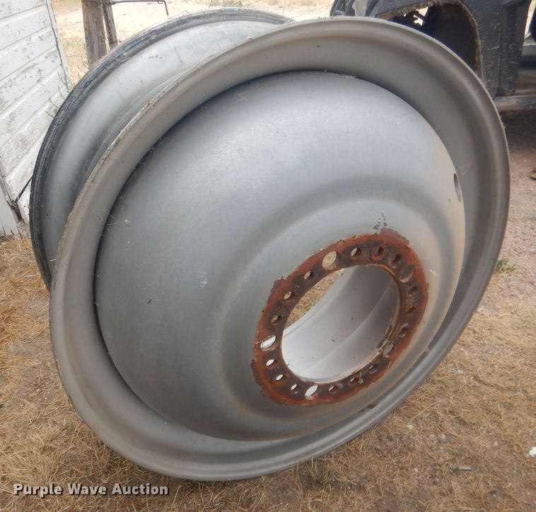 image for item HU9433 (2) Titan combine wheels