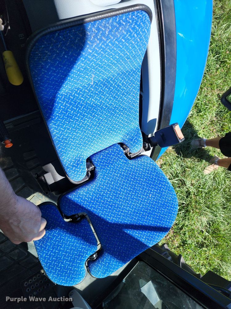 image for item JB9079 2021 New Holland Workmaster 75  MFWD tractor