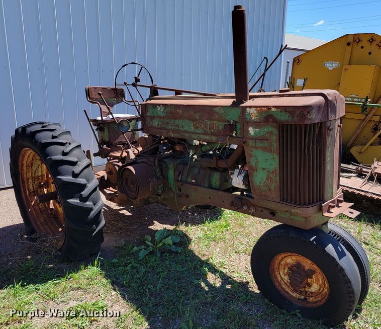 image for item JC9680 John Deere 60  tractor