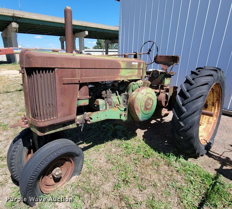 image for item JC9680 John Deere 60  tractor