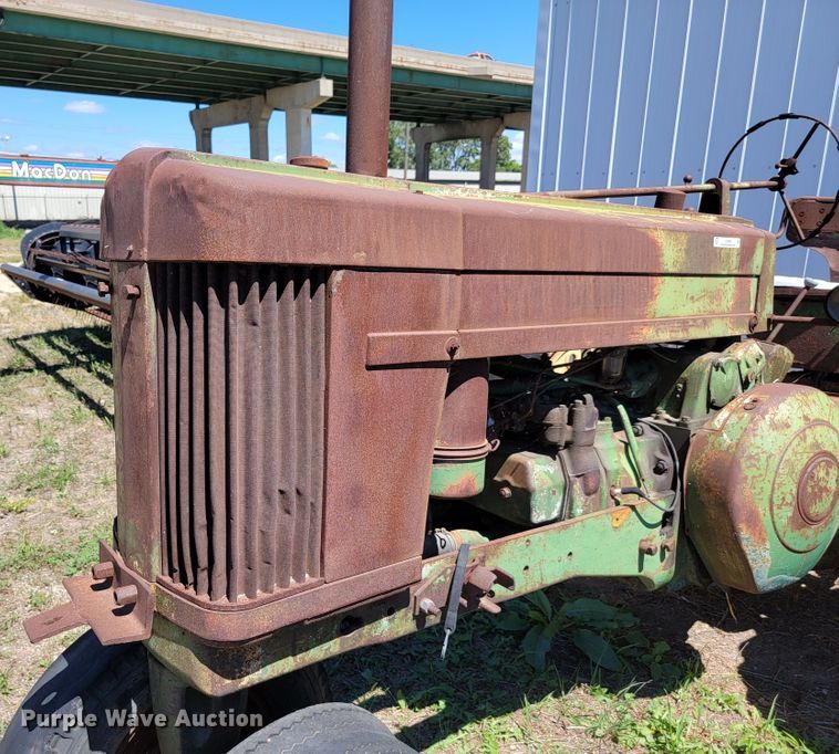 image for item JC9680 John Deere 60  tractor