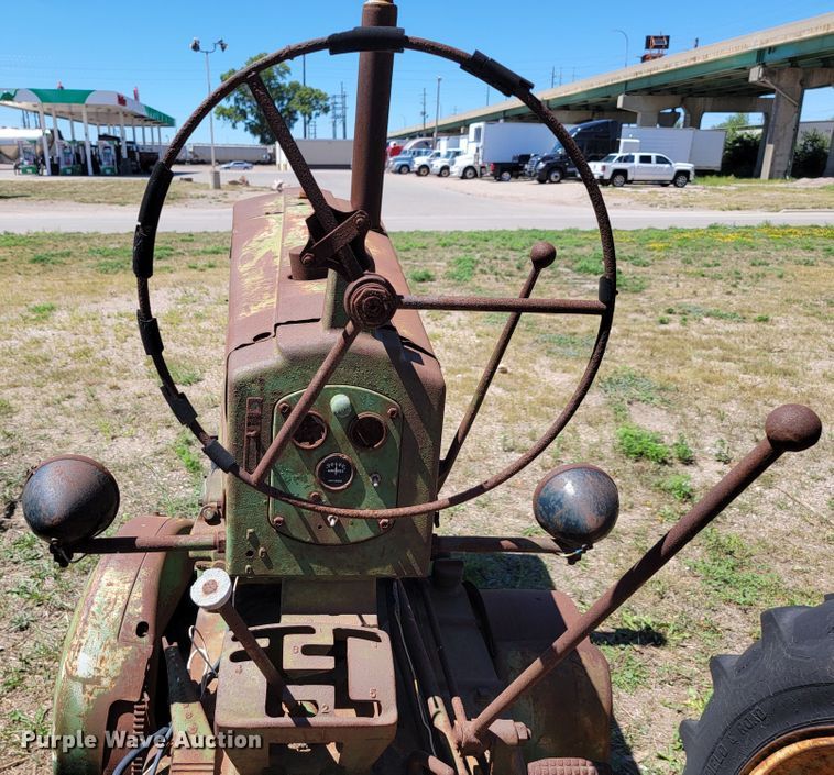 image for item JC9680 John Deere 60  tractor