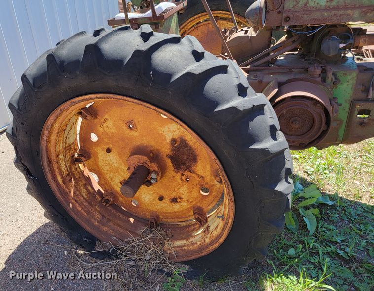 image for item JC9680 John Deere 60  tractor