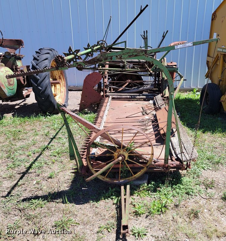 image for item JC9681 John Deere  hay binder