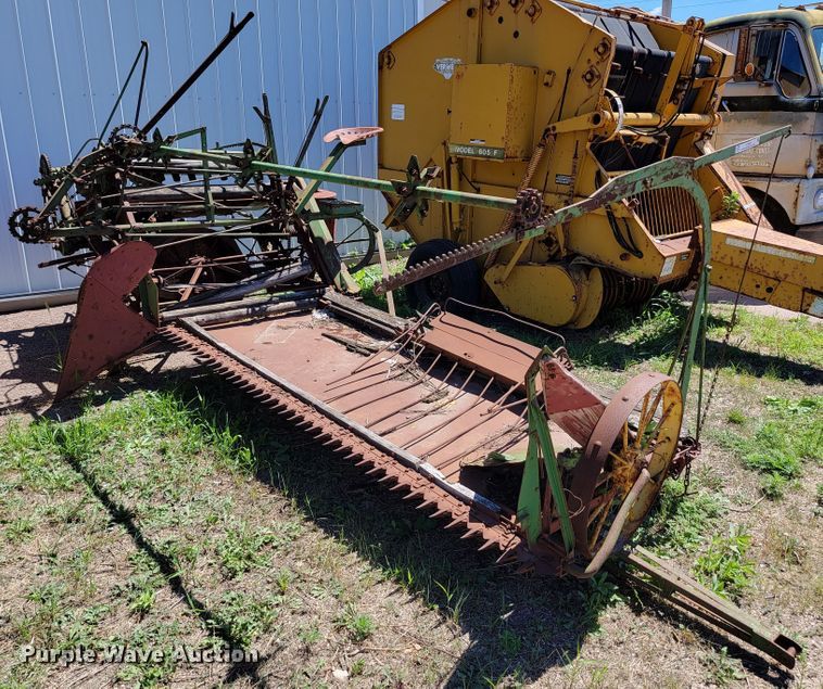 image for item JC9681 John Deere  hay binder