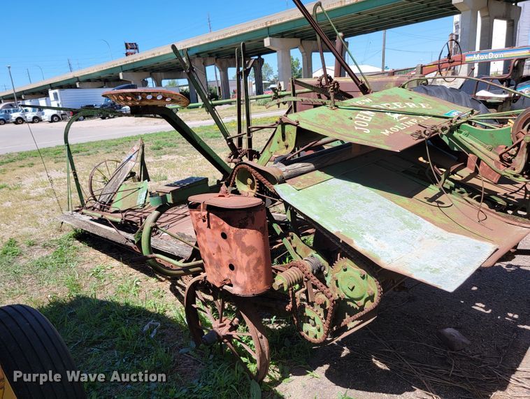 image for item JC9681 John Deere  hay binder