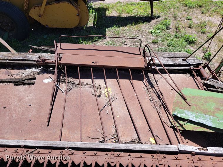 image for item JC9681 John Deere  hay binder