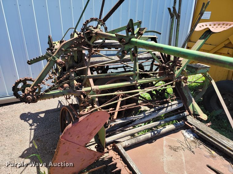 image for item JC9681 John Deere  hay binder