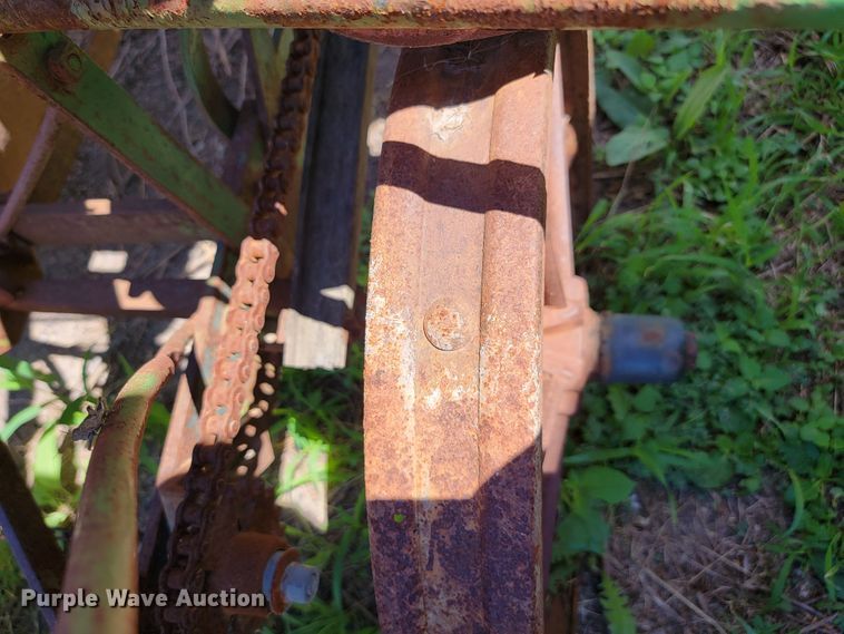 image for item JC9681 John Deere  hay binder