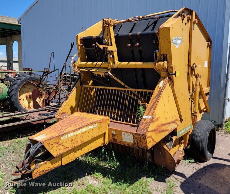 image for item JC9682 Vermeer 605F  round baler