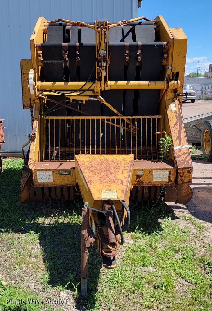 image for item JC9682 Vermeer 605F  round baler