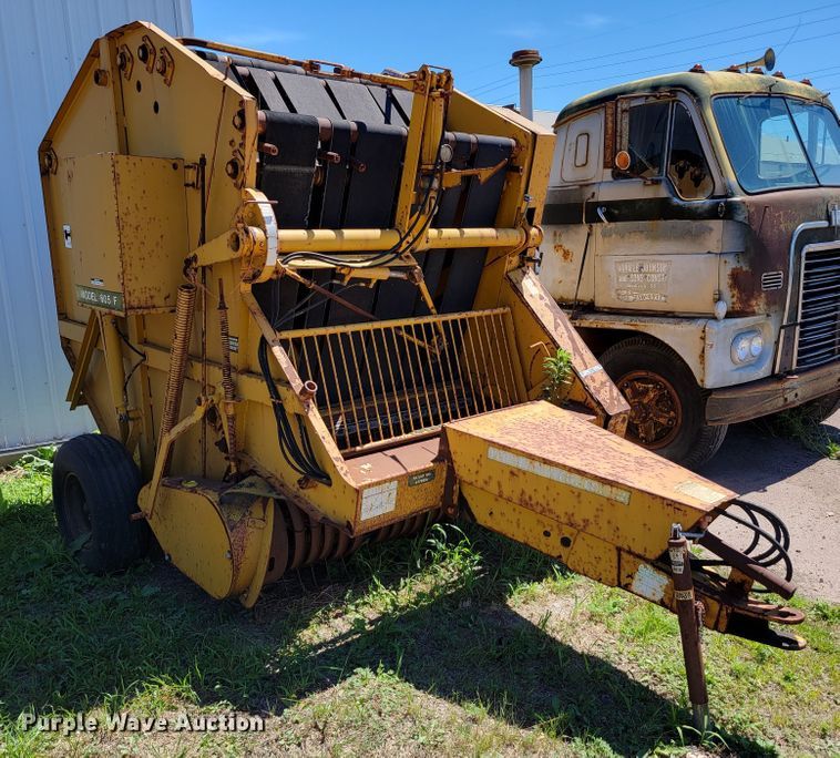 image for item JC9682 Vermeer 605F  round baler