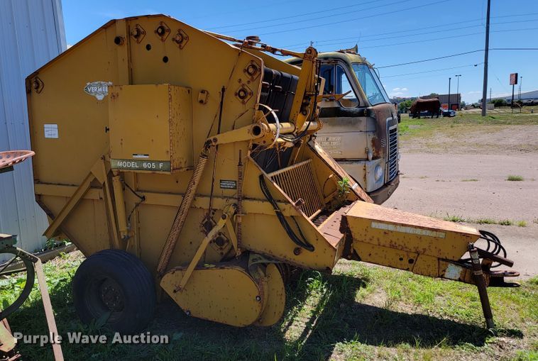 image for item JC9682 Vermeer 605F  round baler