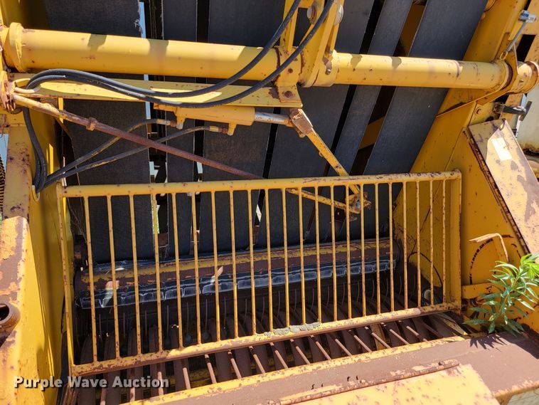 image for item JC9682 Vermeer 605F  round baler