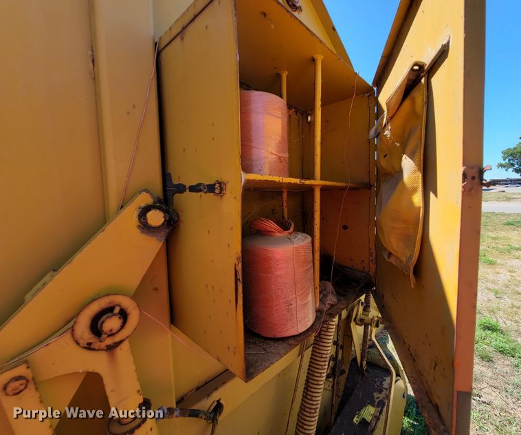 image for item JC9682 Vermeer 605F  round baler