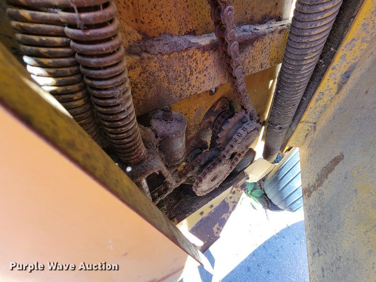 image for item JC9682 Vermeer 605F  round baler