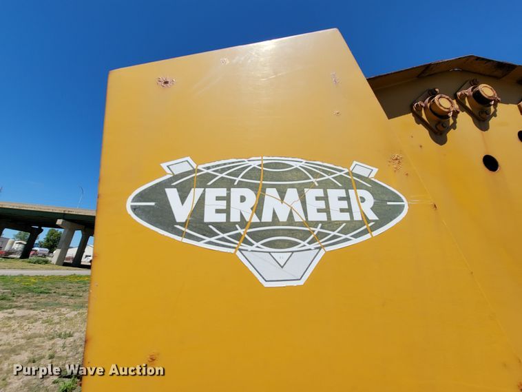 image for item JC9682 Vermeer 605F  round baler