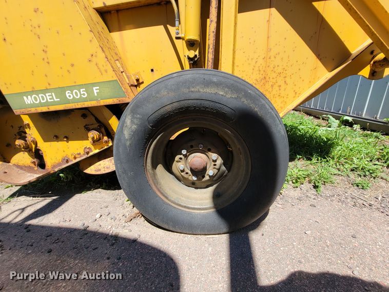 image for item JC9682 Vermeer 605F  round baler