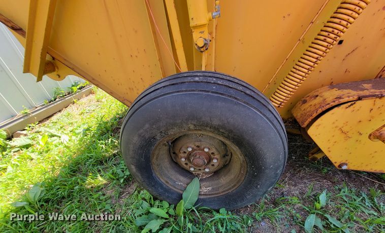 image for item JC9682 Vermeer 605F  round baler