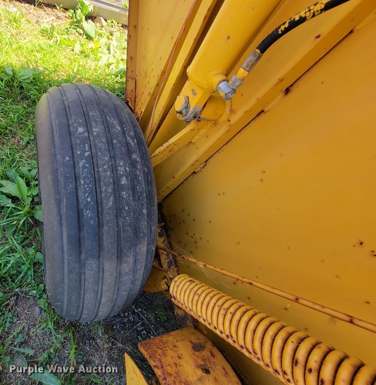 image for item JC9682 Vermeer 605F  round baler