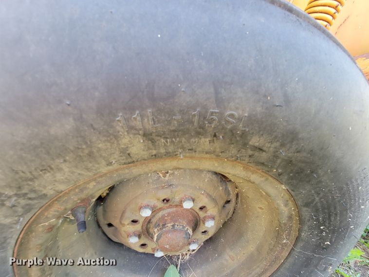 image for item JC9682 Vermeer 605F  round baler