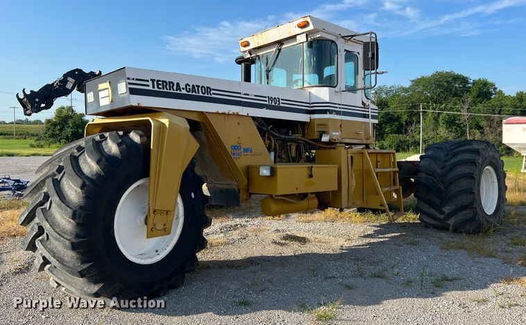 image for item JM9194 Terra-Gator 1903  applicator cab and chassis