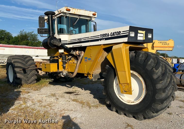 image for item JM9194 Terra-Gator 1903  applicator cab and chassis