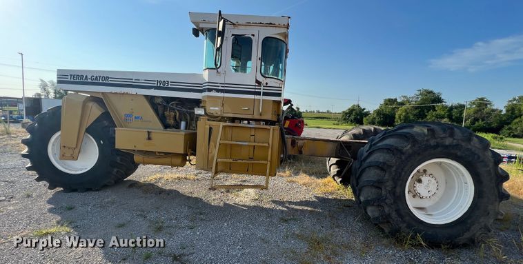 image for item JM9194 Terra-Gator 1903  applicator cab and chassis